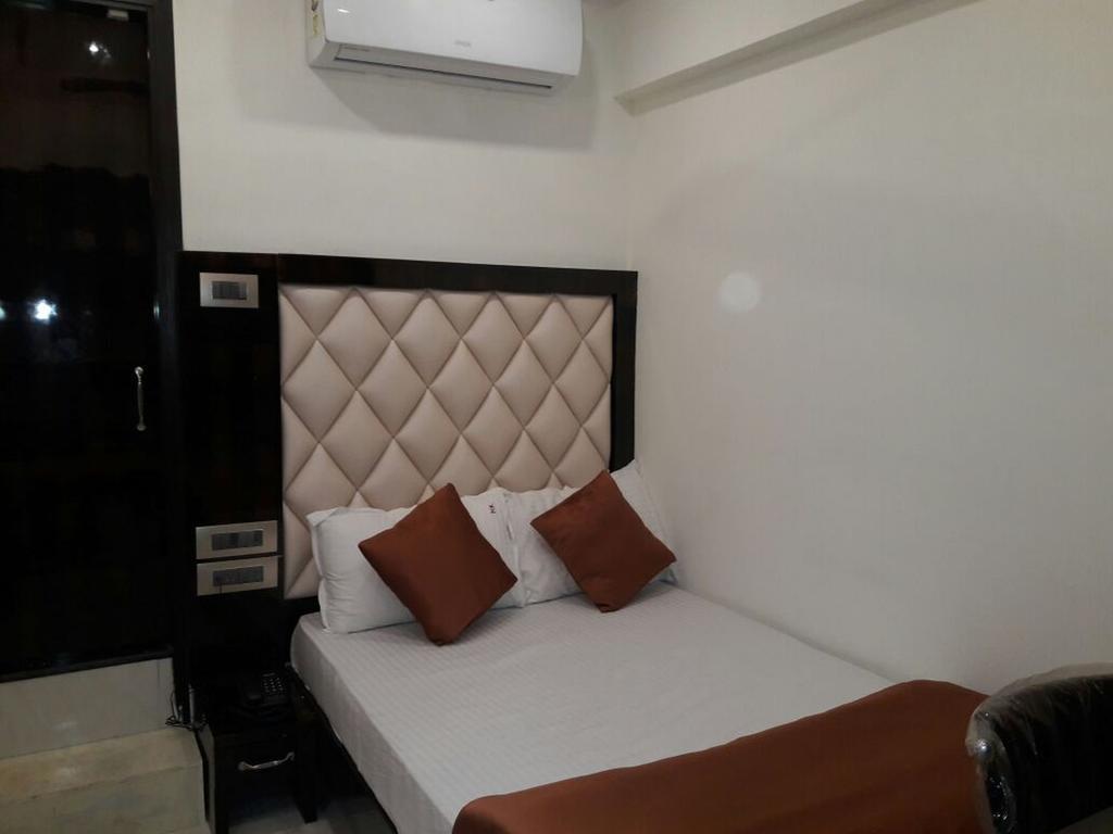 Hotel Karishma Мумбаи Экстерьер фото