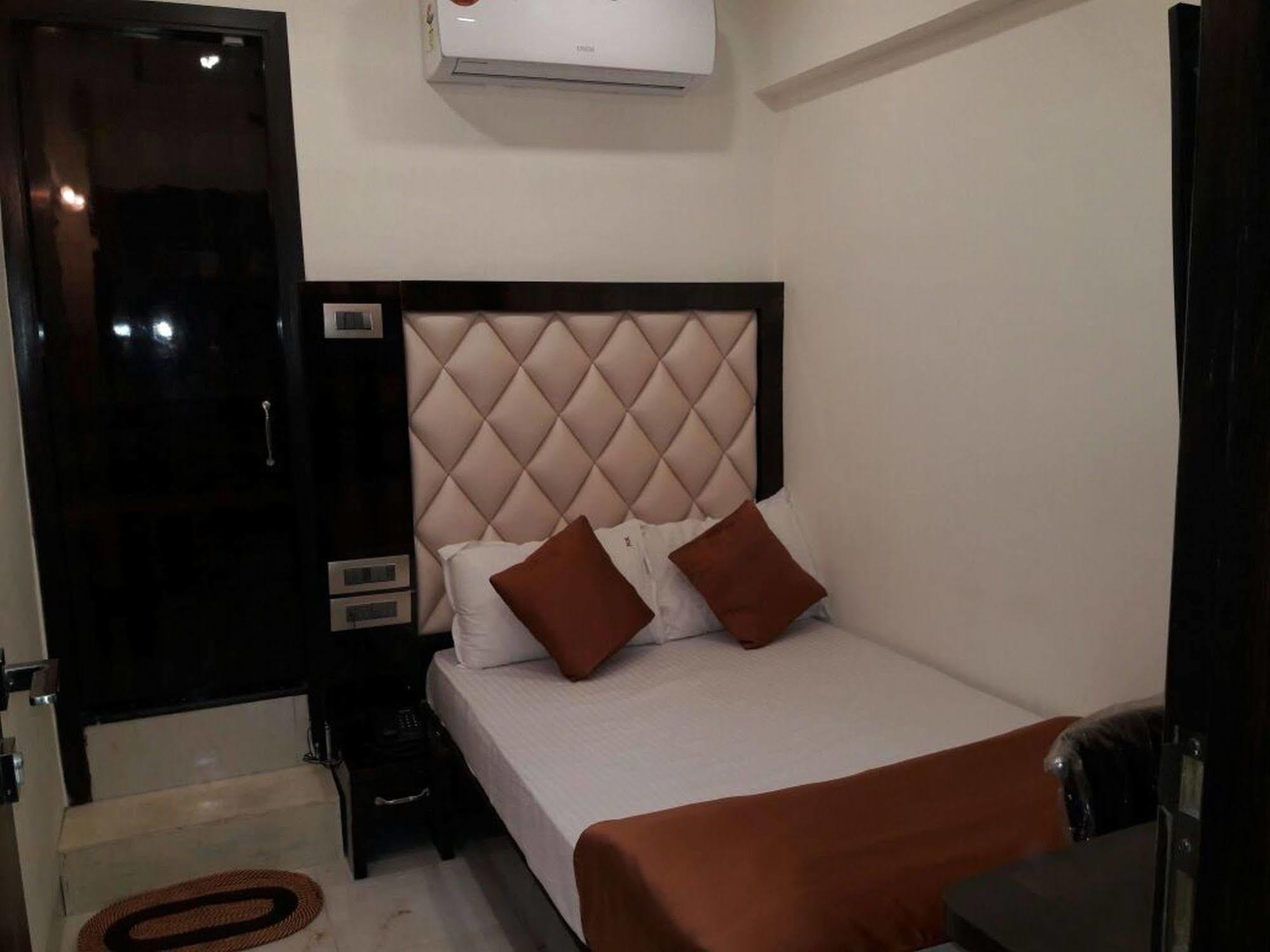 Hotel Karishma Мумбаи Экстерьер фото